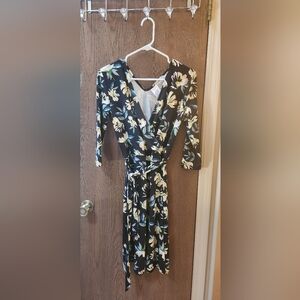 Beautiful floral print size small Sierra cotton washable dress.